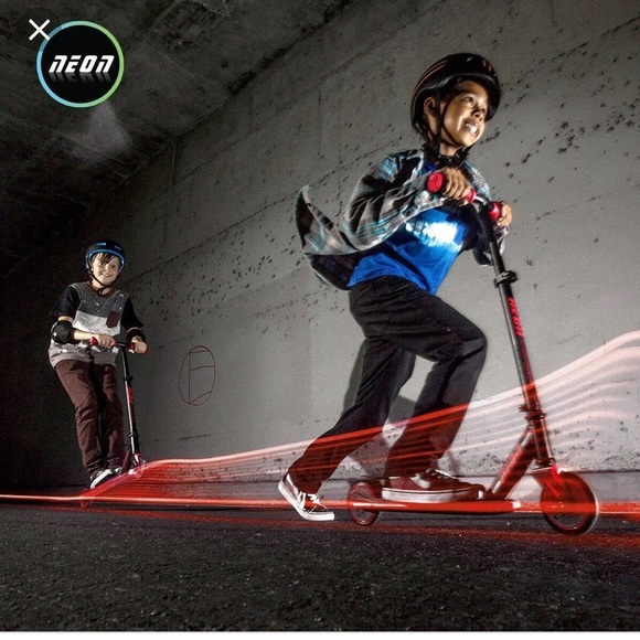 🛴Brand New Yvolution Neon Viper Scooter🛴 - Picture 5 of 5